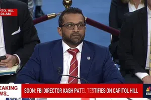 Kash Patel sorprende en el Senado con una corbata del Liverpool durante su comparecencia
