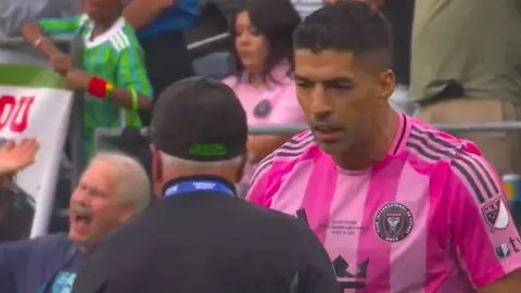 Luis Suárez le escupe a auxiliar del Seattle Sounders tras perder la Final de la Leagues Cup