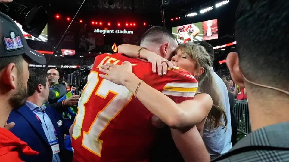 ¿Vestidor roto? El "problema" en los Kansas City Chiefs por el compromiso de Taylor Swift y Travis Kelce