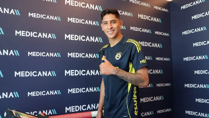 Edson Álvarez debuta con victoria en el Fenerbahce