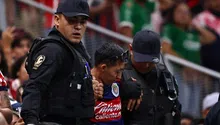 ¡Más violencia! Denuncian a la afición de Chivas por golpear y mandar al hospital a seguidor de Cruz Azul