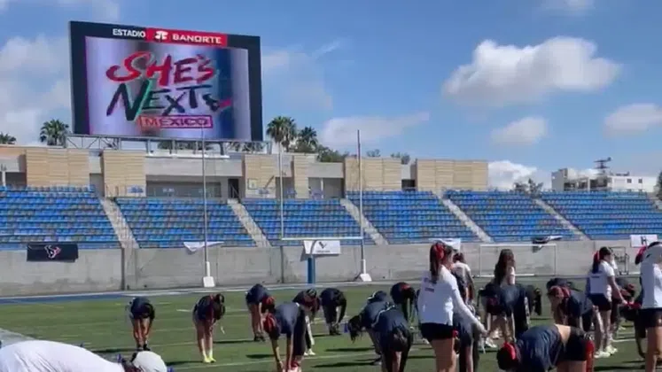 Houston Texans lleva a cabo segunda edición de "She 's Next", programa de flag football femenil
