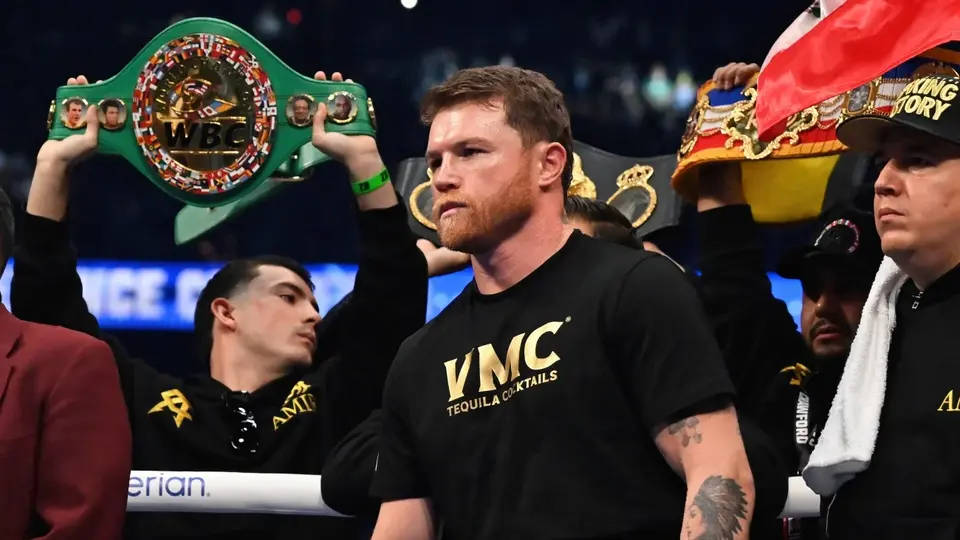Terence Crawford devolvió los cinturones a Canelo Álvarez tras la pelea en Las Vegas