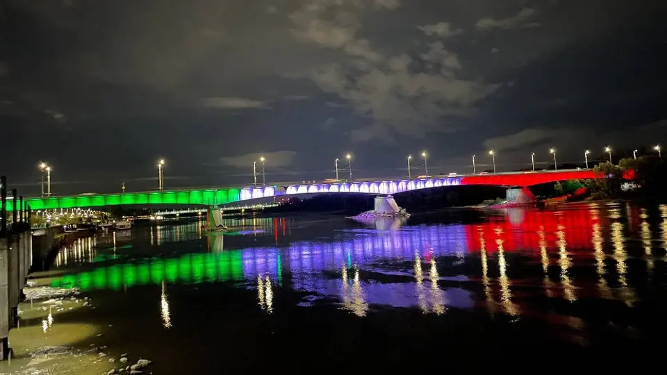 Edificios del mundo se iluminan de tricolor para celebrar la Independencia de México