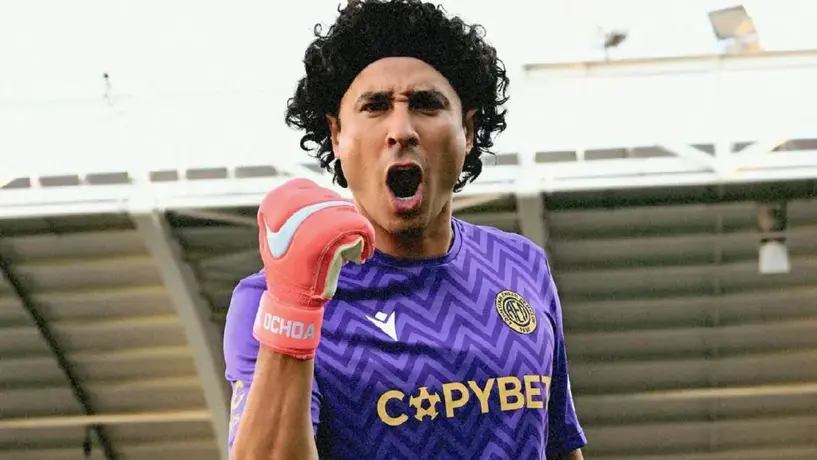 Guillermo Ochoa se luce con asistencia y consigue su primer triunfo en Chipre