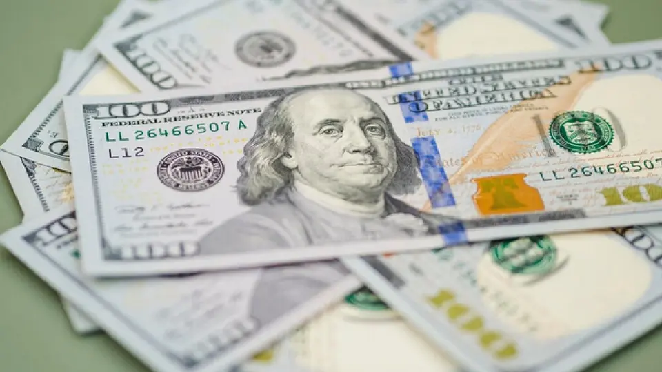 ¿Cambiarás dólares? El peso anda con todo y cierra bien este jueves 18 de septiembre