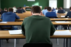 Mexicano hace examen de titulación con ayuda de lentes inteligentes, pero lo descubren