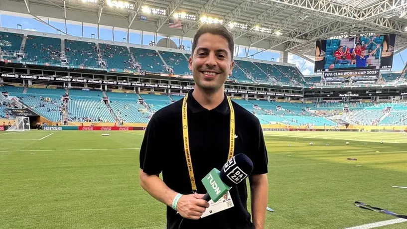 Tunden a periodista argentino por 'culpar' a afición de la U de Chile de comenzar violencia ante Independiente