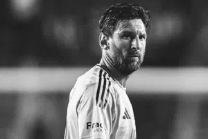 ¡Osote de Messi! El argentino cobró penal a lo panenka y lo falló