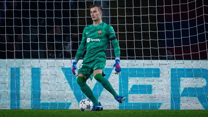 Barcelona confirma renovación y préstamo de Iñaki Peña; podrá inscribir a Szczęsny