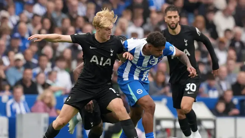 Tottenham rescata empate ante Brighton y se mantiene en lo alto de la Premier League