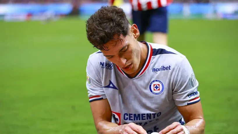 Orozco Chiquete es recibido con abucheos por la afición de Chivas