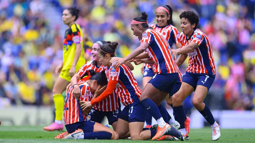 Con doblete de Castro, Chivas gana su "segundo" Clásico del fin de semana ante América