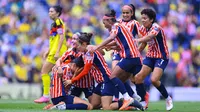 Con doblete de Castro, Chivas gana su "segundo" Clásico del fin de semana ante América