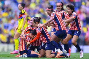 Con doblete de Castro, Chivas gana su "segundo" Clásico del fin de semana ante América