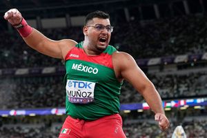 Uziel Muñoz hace historia y gana plata para México en lanzamiento de bala del Mundial de atletismo