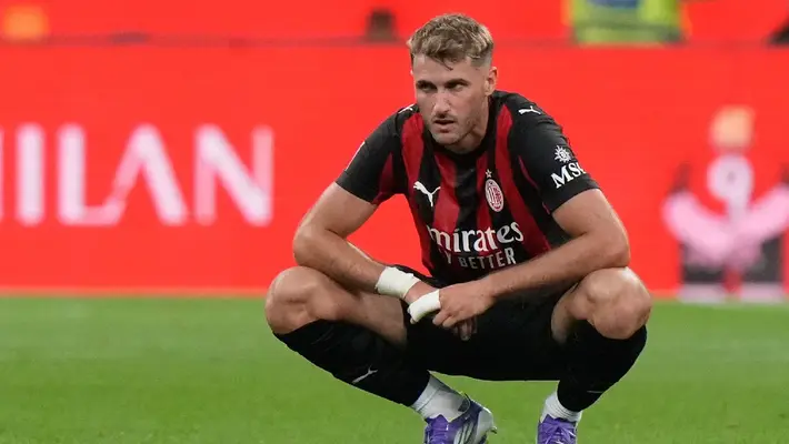 DT del Milan se sincera con Santiago Giménez: “No está físicamente”