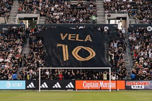 Carlos Vela recibió homenaje especial antes del LAFC vs Real Salt Lake