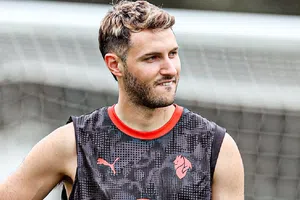 DT de Milan expresa confianza total en Santiago Giménez: 'Estoy muy contento con él'