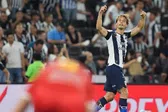 ¡De Puskas! Sergio Canales anota gol olímpico en el Rayados vs Necaxa
