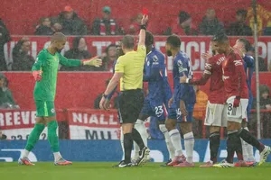 ¡Desastre en Old Trafford! Chelsea realiza tres cambios en 20 minutos ante Manchester United