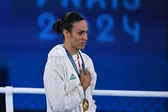 La campeona olímpica Imane Khelif lucha contra la regla de pruebas genéticas de sexo en World Boxing