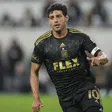 ¡El Rey de Los Ángeles! Carlos Vela es captado en divertido momento en partido de LAFC