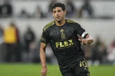 ¡El Rey de Los Ángeles! Carlos Vela es captado en divertido momento en partido de LAFC