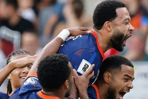 Memphis Depay supera a van Persie como máximo anotador histórico de Países Bajos