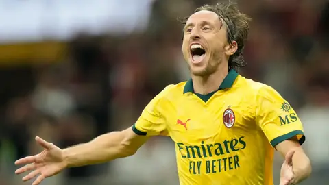 Luka Modric le da la victoria al Milan sobre Bologna con Santiago Giménez como titular