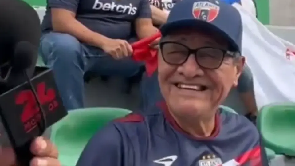 "Gracias a la pensión de AMLO”: Señor se vuelve viral por comprar la nueva camiseta del Atlante