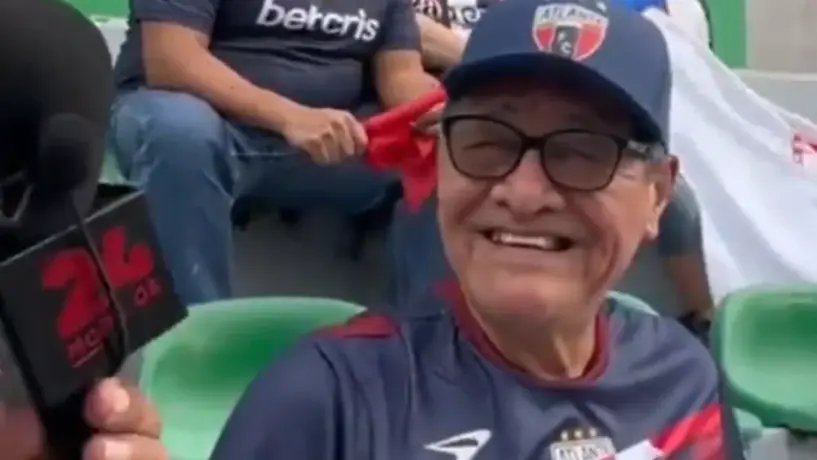 "Gracias a la pensión de AMLO”: Señor se vuelve viral por comprar la nueva camiseta del Atlante