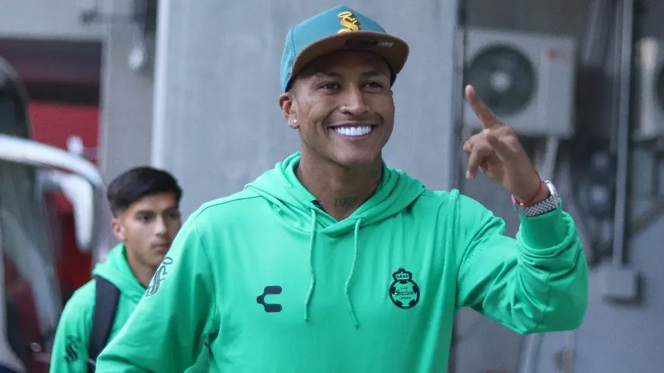 Pedro Aquino deja Santos Laguna; regresa al futbol de Sudamérica