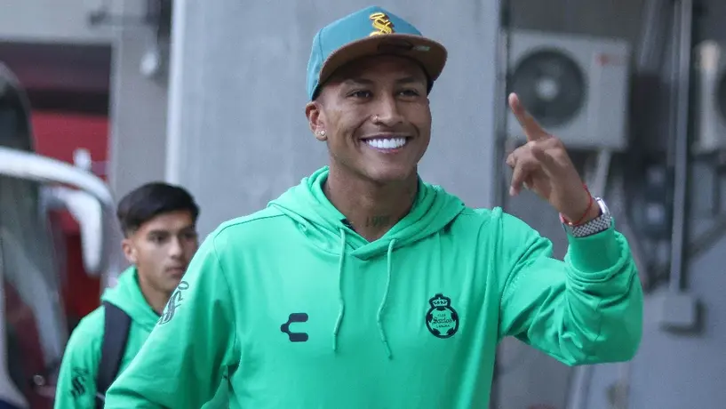 Pedro Aquino deja Santos Laguna; regresa al futbol de Sudamérica