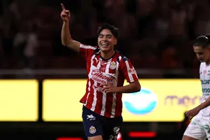 Chivas utilizará dos camisetas diferentes ante Puebla; ¿Qué dice el reglamento?