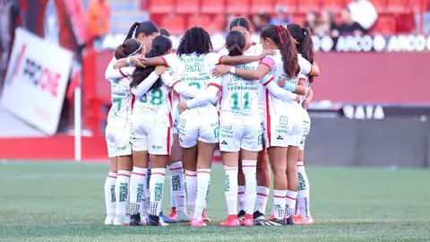 Lesión en la mandíbula: Brenda Vega de Necaxa, sufre fractura luego de un balonazo en la cara