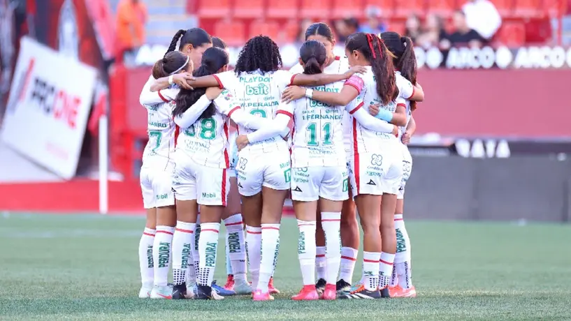 Lesión en la mandíbula: Brenda Vega de Necaxa, sufre fractura luego de un balonazo en la cara
