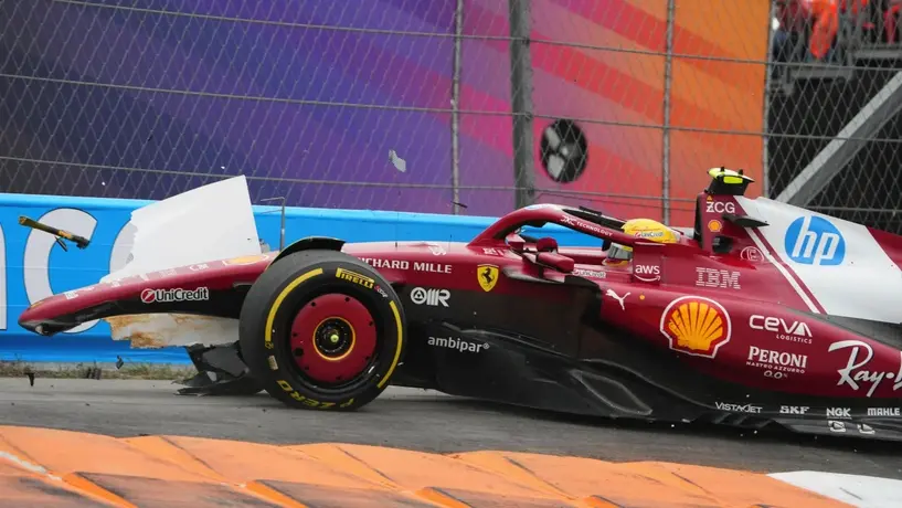 Lewis Hamilton choca en el Gran Países Bajos y no mejora sus resultados con Ferrari