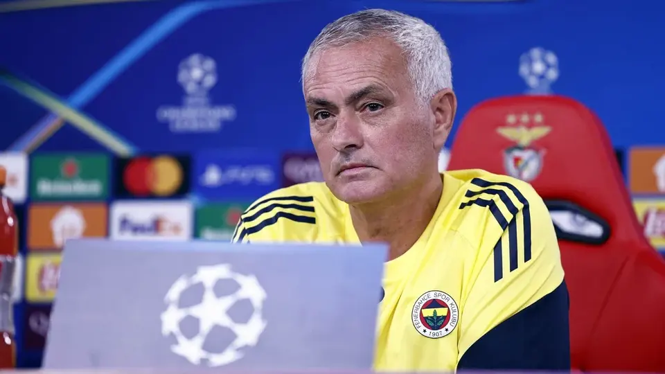 ¿Indirecta a Edson Álvarez? Mourinho critica a directiva de Fenerbahçe por mal trabajo con fichajes