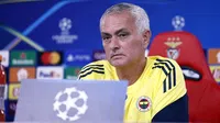 ¿Indirecta a Edson Álvarez? Mourinho critica a directiva de Fenerbahçe por mal trabajo con fichajes