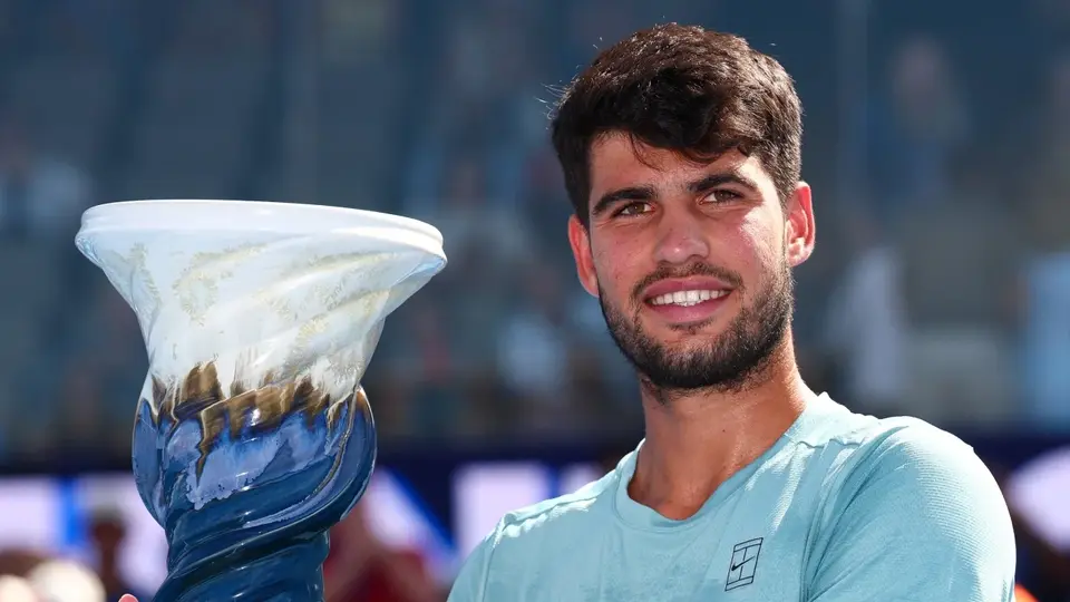 Carlos Alcaraz, campeón del Cincinnati Open tras retiro de Jannik Sinner por lesión