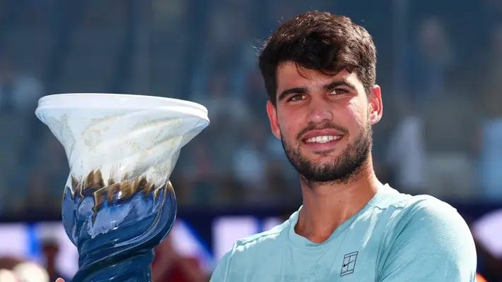 Carlos Alcaraz, campeón del Cincinnati Open tras retiro de Jannik Sinner por lesión
