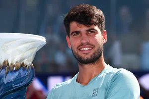 Carlos Alcaraz, campeón del Cincinnati Open tras retiro de Jannik Sinner por lesión
