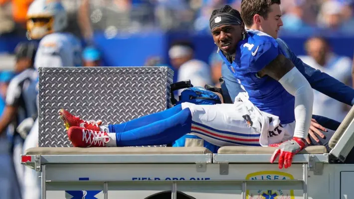 Malik Nabers de Giants sale en camilla contra Chargers por lesión de rodilla