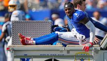 Malik Nabers de Giants sale en camilla contra Chargers por lesión de rodilla