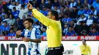 ¿Polémico? Árbitro expulsa a dos jugadores del Pachuca en menos de 10 minutos ante Cruz Azul