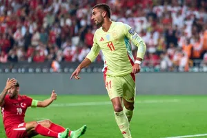 España golea a Turquía en su debut de las Eliminatorias UEFA rumbo al Mundial