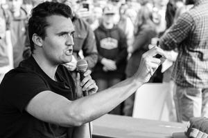 ¿Quién fue Charlie Kirk, activista de Trump, que murió tras un disparo frente a 2 mil personas ?