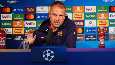 Hansi Flick lanza 'pedrada' al Real Madrid: "Hay que estar en el Balón de Oro y mostrar respeto a los ganadores"