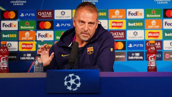 Hansi Flick lanza 'pedrada' al Real Madrid: "Hay que estar en el Balón de Oro y mostrar respeto a los ganadores"